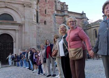 Sigüenza abraza a su catedral y a la Iglesia de San Vicente