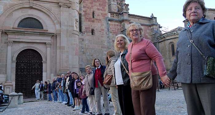 Sigüenza abraza a su catedral y a la Iglesia de San Vicente