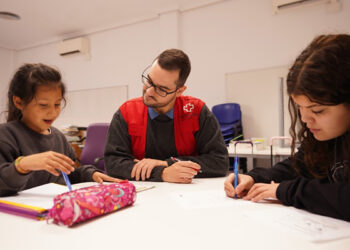 Tardeo Solidario organizado por Cruz Roja Cuenca, junto a los Dolly Rose, a favor del éxito escolar de la infancia más vulnerable