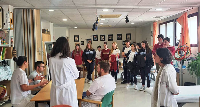 Un grupo de estudiantes de Bachillerato de Agustinos Recoletos visita a la Unidad de Daño Cerebral del Instituto de Enfermedades Neurológicas de Castilla-La Mancha 1 Un grupo de estudiantes de Bachillerato de Agustinos Recoletos visita a la Unidad de Daño Cerebral del Instituto de Enfermedades Neurológicas de Castilla-La Mancha