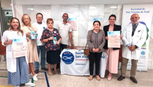 Un grupo de voluntarios de la Sociedad San Vicente de Paúl informa sobre su labor de acompañamiento en el Hospital de Guadalajara