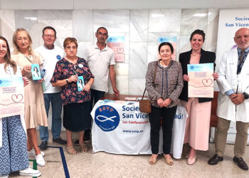 Un grupo de voluntarios de la Sociedad San Vicente de Paúl informa sobre su labor de acompañamiento en el Hospital de Guadalajara