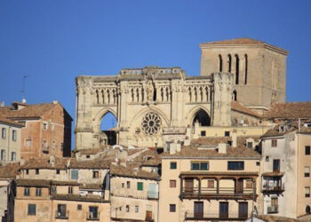 Un juego de pistas, una visita guiada por el Casco Antiguo, encuentro con autores y música medieval le pondrán el broche final al Festival Internacional de Las Casas Ahorcadas