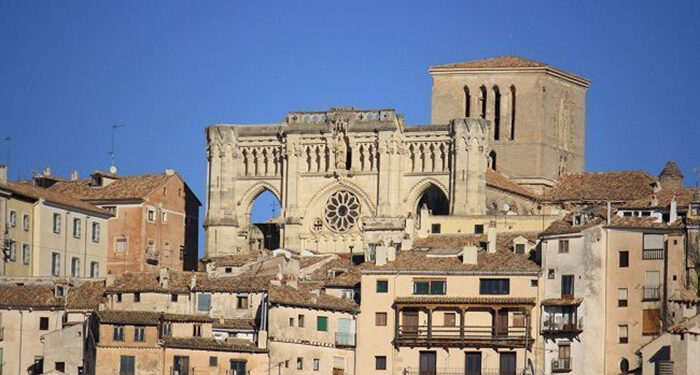 Un juego de pistas, una visita guiada por el Casco Antiguo, encuentro con autores y música medieval le pondrán el broche final al Festival Internacional de Las Casas Ahorcadas