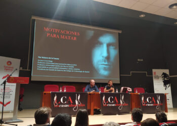 Unas 200 personas arropan a la escritora argentina Claudia Piñeiro en el inicio oficial del Festival Internacional de Novela Negra de Las Casas Ahorcadas