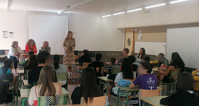 Villanueva de la Torre celebra el Día de Europa con la visita de la eurodiputada Cristina Maestre 1 Villanueva de la Torre celebra el Día de Europa con la visita de la eurodiputada Cristina Maestre