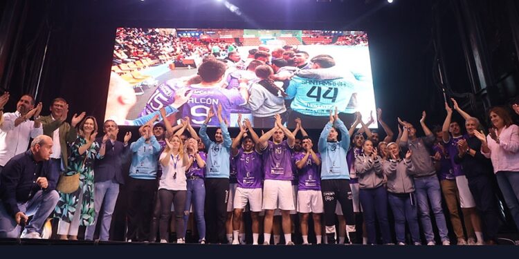 Guarinos comparte la fiesta por el ascenso del BM Guadalajara