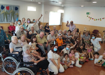 Amavir celebra una nueva edición de sus campamentos intergeneracionales de verano “De acampada con mis abuelos”