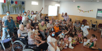 Amavir celebra una nueva edición de sus campamentos intergeneracionales de verano “De acampada con mis abuelos”