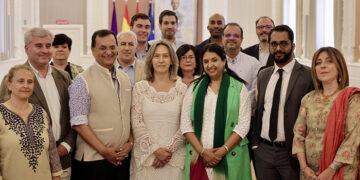 Ana Guarinos recibe al embajador de la India, Dinesh K. Patnaik, en el Ayuntamiento