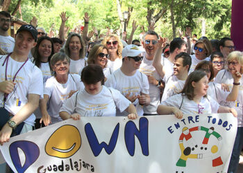 Casi 400 personas participan en la primera Marcha Down Guadalajara