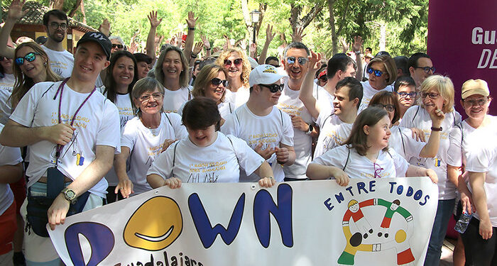 Casi 400 personas participan en la primera Marcha Down Guadalajara