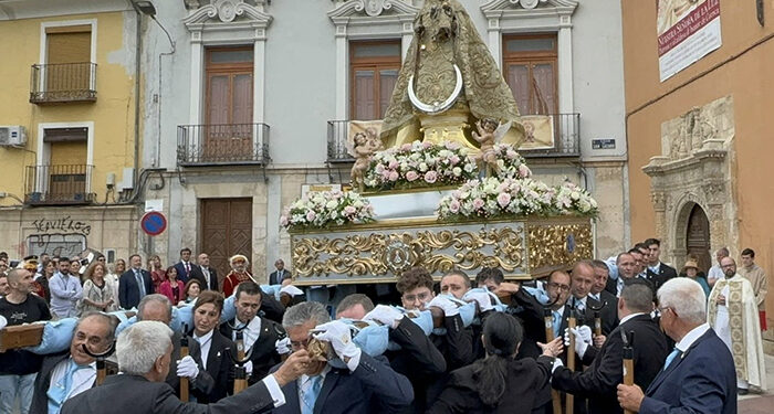 Cuenca celebra la festividad de su Patrona, la Virgen de la Luz, procesionando por las calles de la ciudad