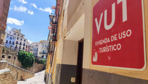 Cuenca en Marcha denuncia la “inacción” para limitar los pisos turísticos