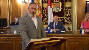 Diego Yuste toma posesión en el pleno ordinario de junio y ya es nuevo diputado provincial