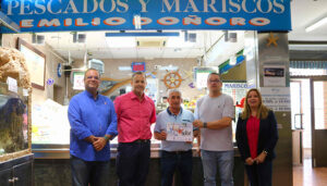 El Ayuntamiento de Guadalajara entrega los cheque-regalo a los ganadores de la campaña del Día de la Madre