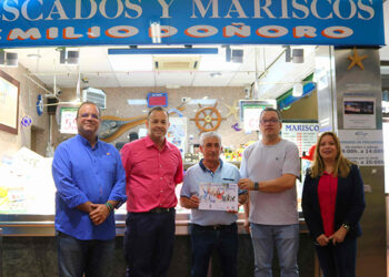 El Ayuntamiento de Guadalajara entrega los cheque-regalo a los ganadores de la campaña del Día de la Madre