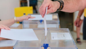 El Ayuntamiento de Guadalajara ofrece un servicio de traslado a personas con problemas de movilidad para que puedan ejercer su derecho al voto el domingo