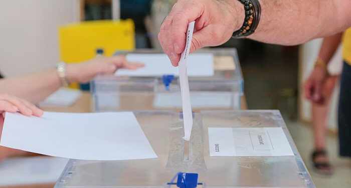 El Ayuntamiento de Guadalajara ofrece un servicio de traslado a personas con problemas de movilidad para que puedan ejercer su derecho al voto el domingo