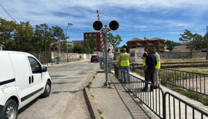 El Ayuntamiento de Tarancón avisa del corte de la calle San Isidro por obras de mejora de Adif en la zona del paso a nivel