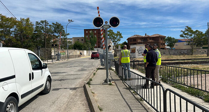El Ayuntamiento de Tarancón avisa del corte de la calle San Isidro por obras de mejora de Adif en la zona del paso a nivel