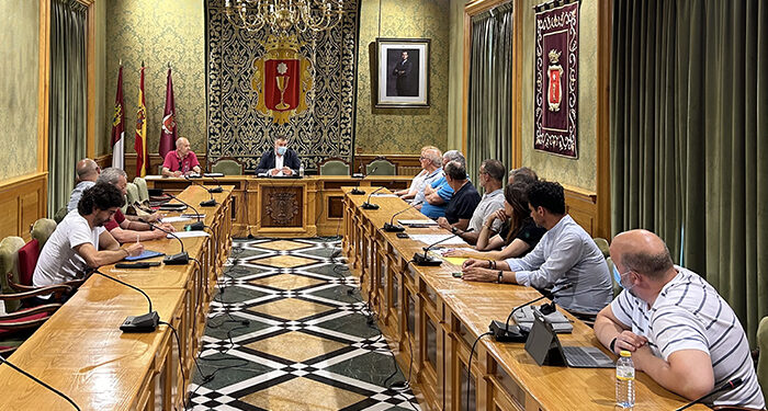 El Consejo Escolar Municipal de Cuenca pone en marcha la Comisión Local de Absentismo Escolar para su prevención, intervención y seguimiento 1 El Consejo Escolar Municipal de Cuenca pone en marcha la Comisión Local de Absentismo Escolar para su prevención, intervención y seguimiento