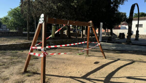 El PP de Fontanar advierte del “peligro” de los parques infantiles por su “estado de abandono” y pide “medidas inmediatas y efectivas para garantizar la seguridad de los niños”