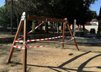 El PP de Fontanar advierte del “peligro” de los parques infantiles por su “estado de abandono” y pide “medidas inmediatas y efectivas para garantizar la seguridad de los niños”