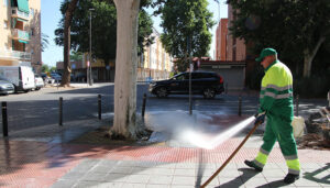 El Plan Integral de Limpieza en barrios llega a Los Manantiales, La Chopera y Estación