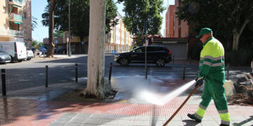El Plan Integral de Limpieza en barrios llega a Los Manantiales, La Chopera y Estación