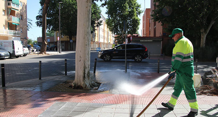 El Plan Integral de Limpieza en barrios llega a Los Manantiales, La Chopera y Estación