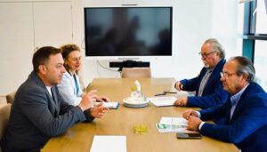 El consejero de Hacienda garantiza el compromiso presupuestario de la Junta con las medidas del acuerdo de mejoras firmado por ANPE y UGT