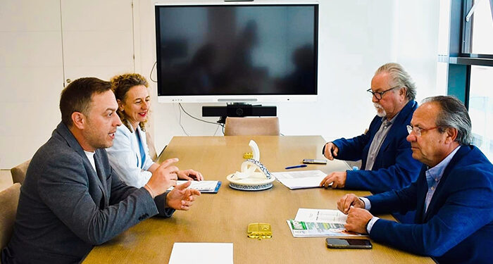 El consejero de Hacienda garantiza el compromiso presupuestario de la Junta con las medidas del acuerdo de mejoras firmado por ANPE y UGT