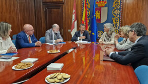 El delegado de la Junta y la subdelegada del Gobierno en Guadalajara se reúnen con la directiva nacional del Grupo Tragsa