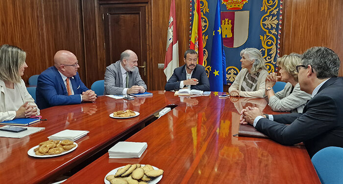 El delegado de la Junta y la subdelegada del Gobierno en Guadalajara se reúnen con la directiva nacional del Grupo Tragsa 1 El delegado de la Junta y la subdelegada del Gobierno en Guadalajara se reúnen con la directiva nacional del Grupo Tragsa