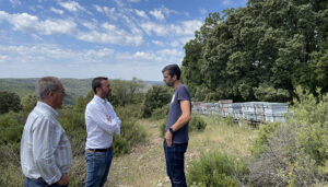 Escudero visita la explotación apícola de la Miel de Torronteras, Premio Gran Selección Campo y Alma 2024