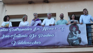 Guarinos pregona las fiestas de Valdenoches rememorando la figura de los alguaciles