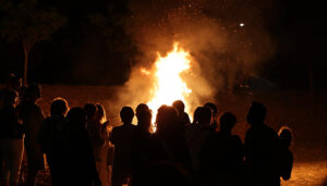 Hoguera de San Juan y queimada en la fiesta de la Asociación de Vecinos de Río Henares