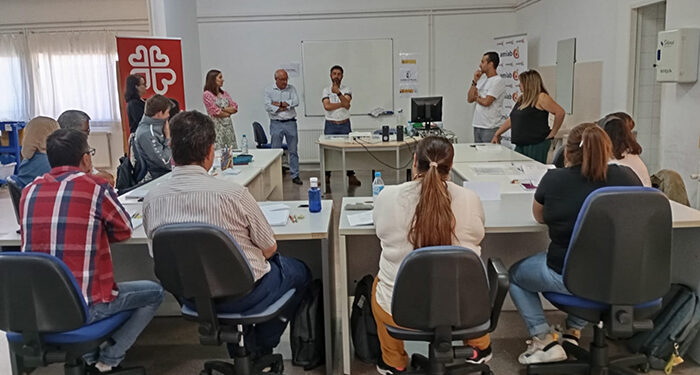 Inaugurada la formación dual de Cáritas Cuenca, de limpieza de superficies y mobiliario en edificios y locales, impartida por Amiab 1 Inaugurada la formación dual de Cáritas Cuenca, de limpieza de superficies y mobiliario en edificios y locales, impartida por Amiab