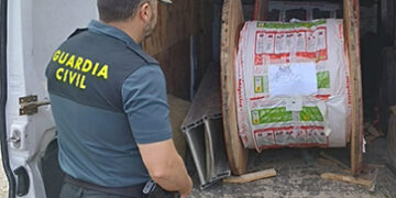 La Guardia Civil de Guadalajara detiene a una persona con tres bobinas de cobre robadas cuando circulaba por la A-2