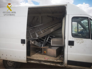 La Guardia Civil detiene a tres personas por robar en un almacén de una empresa taranconera