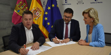 La Junta y el Ayuntamiento de Almodóvar del Pinar firman el convenio para la puesta en marcha de la nueva escuela infantil