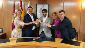 La Junta y el Ayuntamiento de Valverde de Júcar firman un convenio para la construcción de una escuela infantil en la localidad
