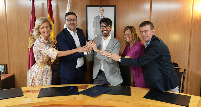 La Junta y el Ayuntamiento de Valverde de Júcar firman un convenio para la construcción de una escuela infantil en la localidad 1 La Junta y el Ayuntamiento de Valverde de Júcar firman un convenio para la construcción de una escuela infantil en la localidad