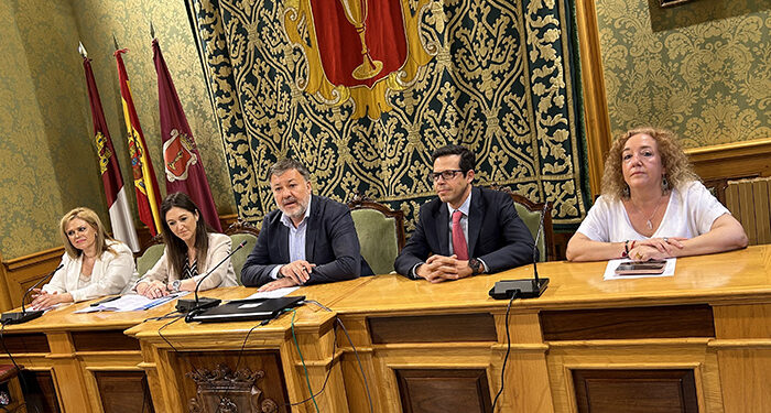 La Plaza Mayor de Cuenca se convertirá en el patio de butacas del Teatro Real con la llegada de ‘La Carroza del Real’ el 15 de junio