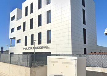 Prisión para el ladrón que reventaba escaparates con tapas de alcantarilla en el centro de Cuenca