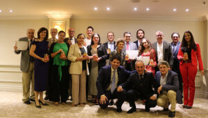 La iniciativa social 'Apadrina una colmena', promovida por Rotary Club Madrid Serrano y Asociación Pueblos con Futuro, suma 19 nuevos padrinos