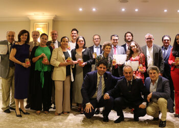 La iniciativa social ‘Apadrina una colmena’, promovida por Rotary Club Madrid Serrano y Asociación Pueblos con Futuro, suma 19 nuevos padrinos