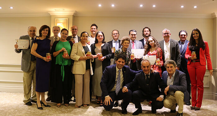 La iniciativa social 'Apadrina una colmena', promovida por Rotary Club Madrid Serrano y Asociación Pueblos con Futuro, suma 19 nuevos padrinos 1 La iniciativa social 'Apadrina una colmena', promovida por Rotary Club Madrid Serrano y Asociación Pueblos con Futuro, suma 19 nuevos padrinos