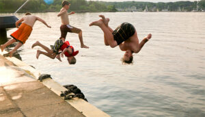 Llamamiento a la prudencia de los bañistas ante lesiones medulares por una mala zambullida